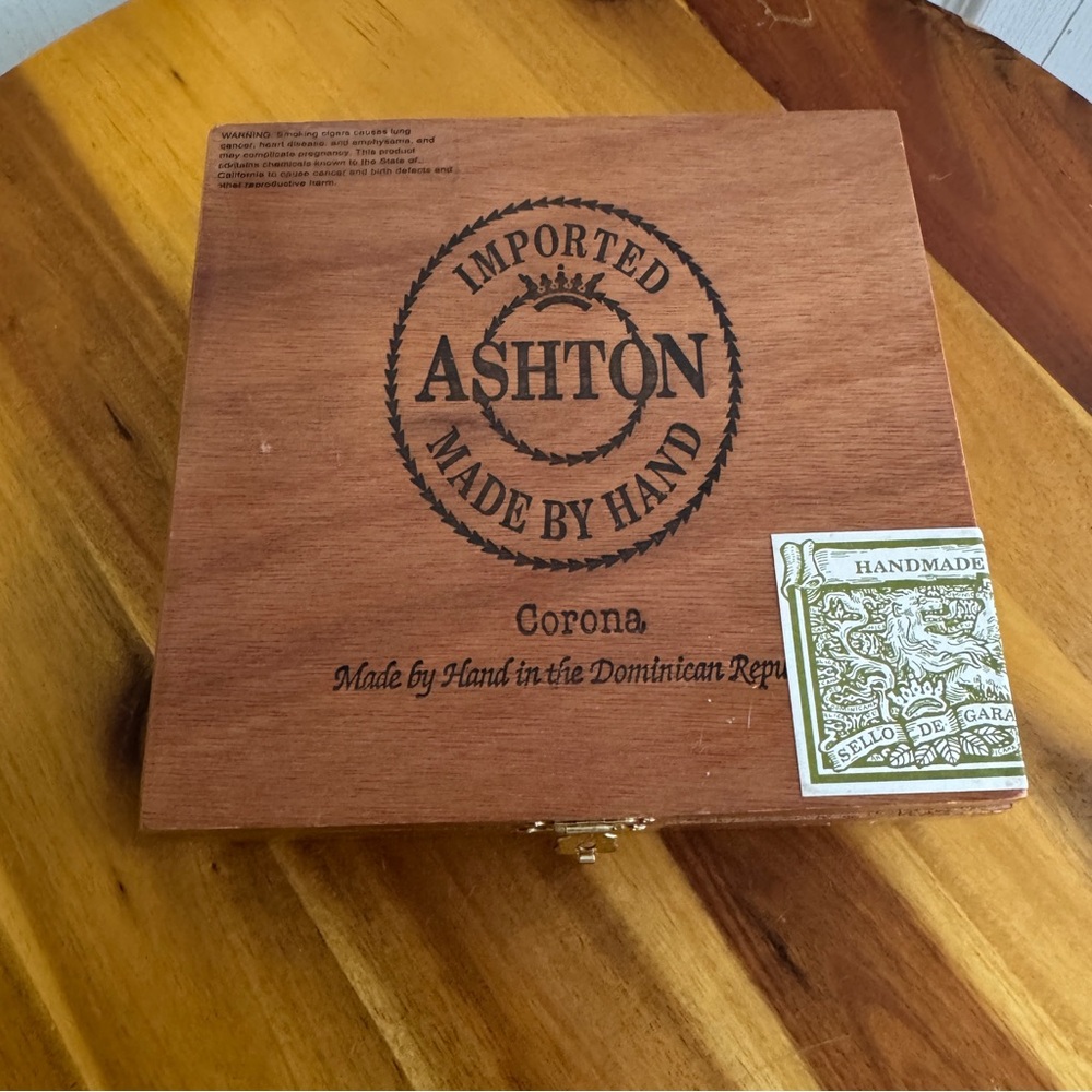 Ashton Corona EMPTY wooden cigar box‎